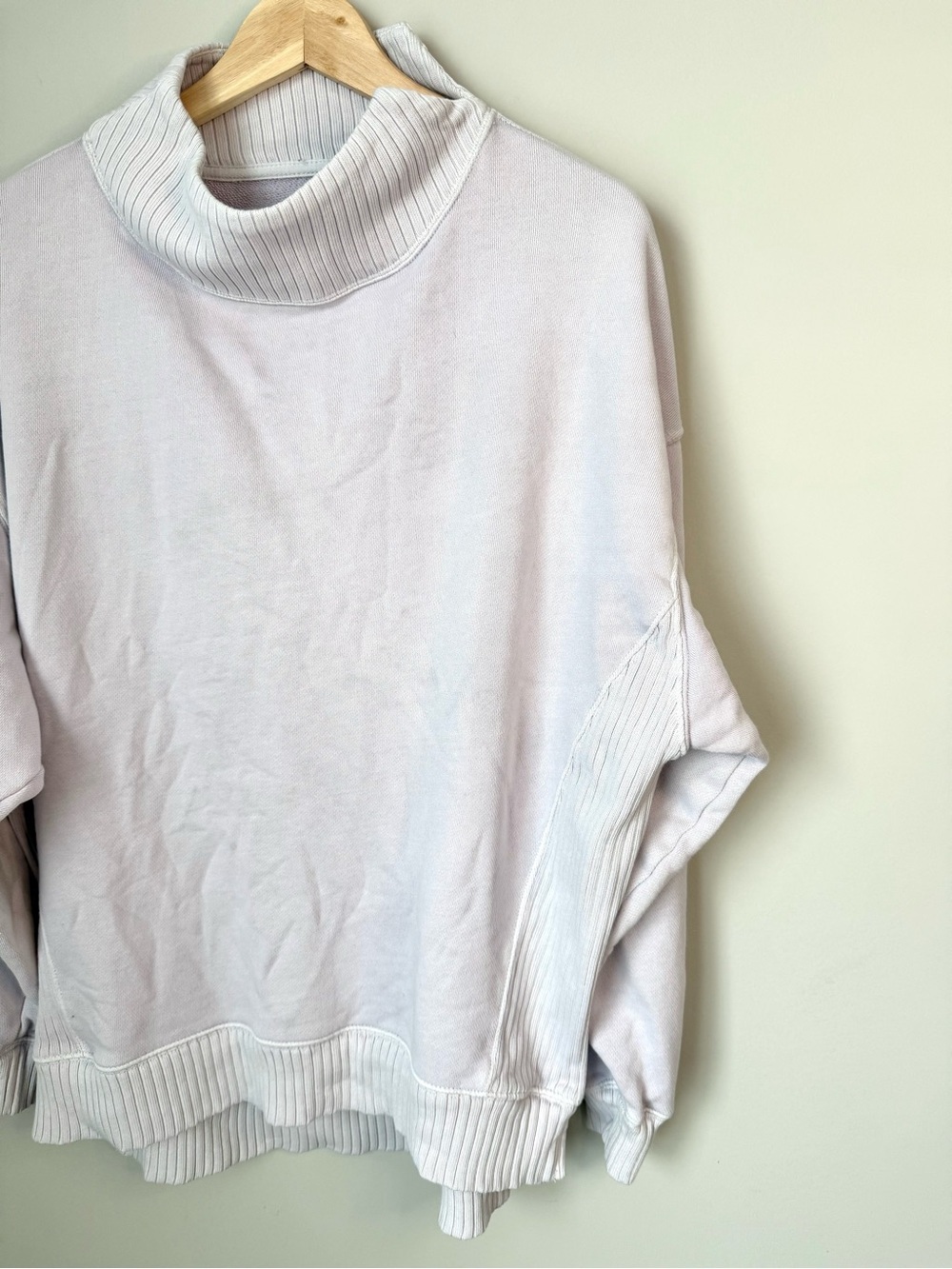 Women's Aerie Light Lavender Ribbed Mock Neck Oversized Lightweight Sweater - Picture 3 of 4